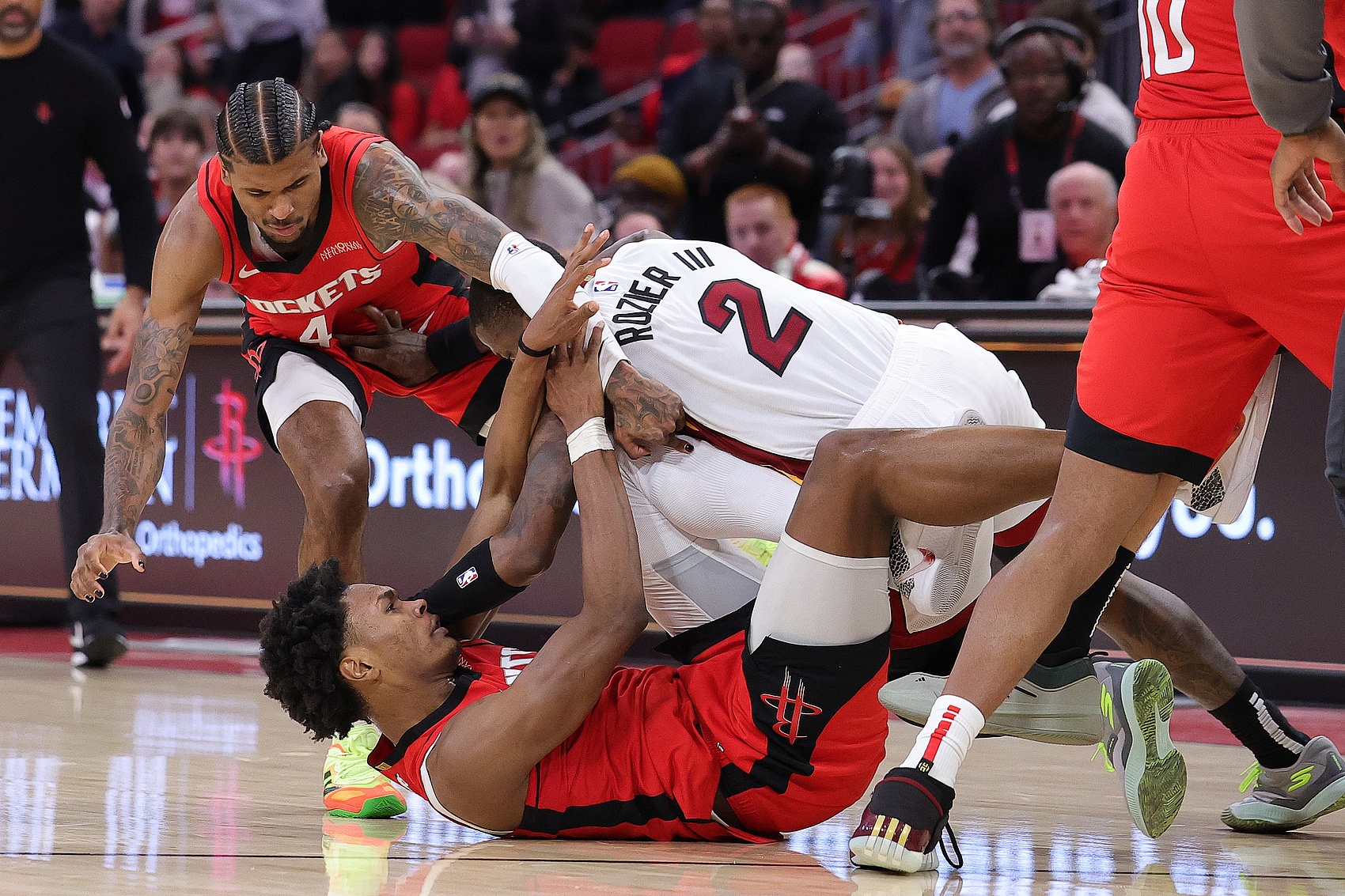 猛龙险胜热火,范弗利特绝杀三分球 猛龙险胜热火,范弗利特绝杀三分球