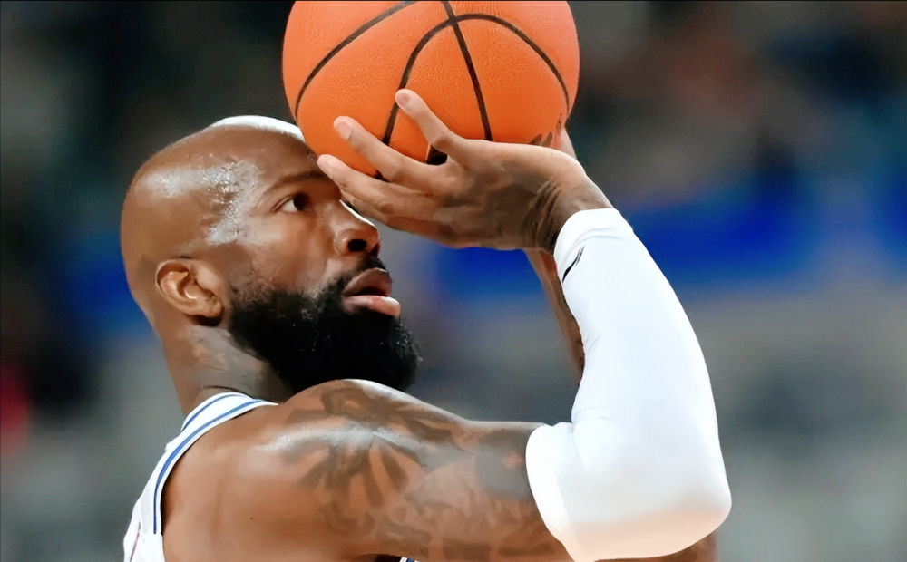 爱游戏登录入口-顶尖外援再度爆发，成为胜利之光