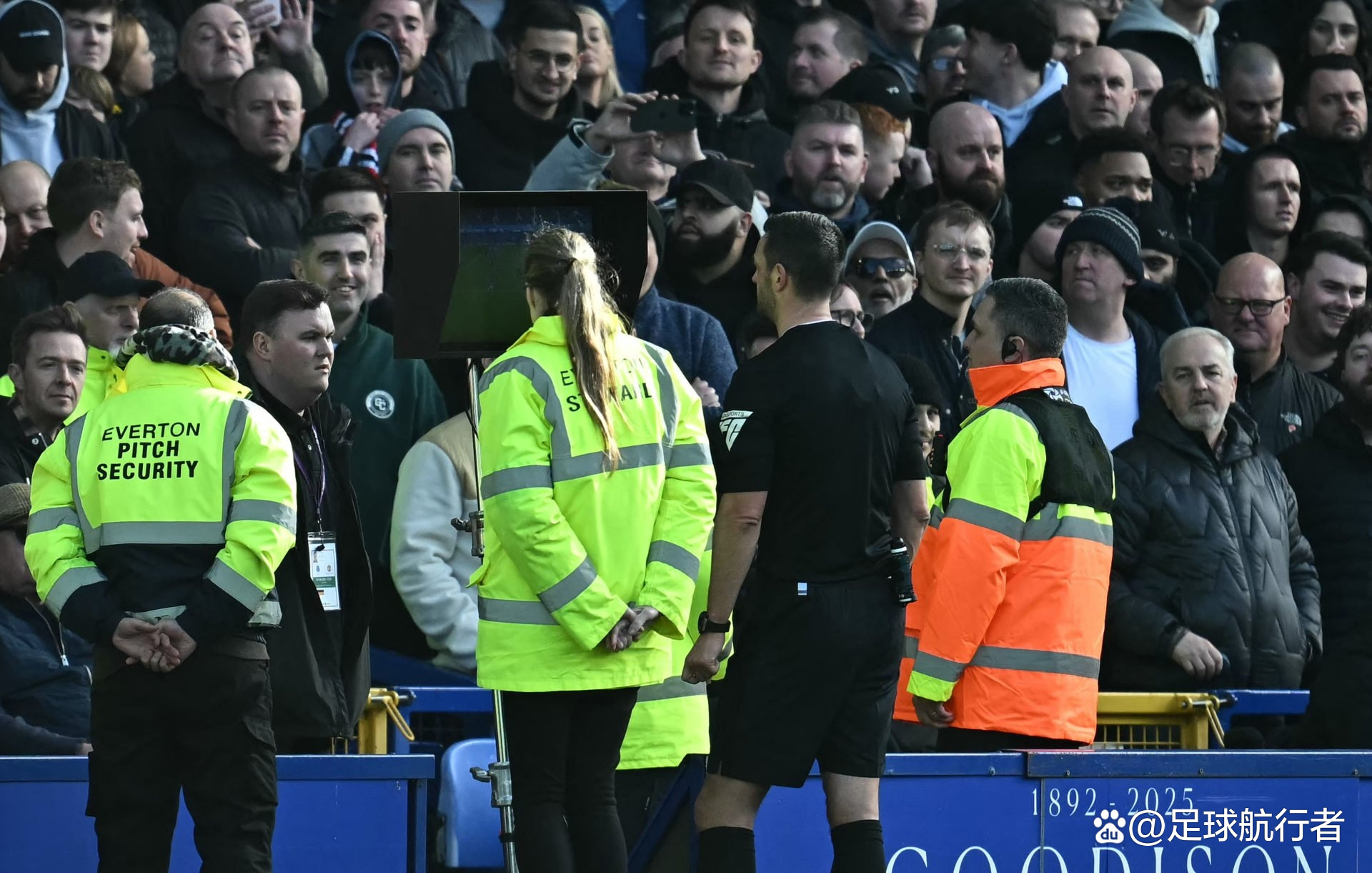 曼联憾负埃弗顿,遭遇联赛主场两连败的简单介绍 曼联憾负埃弗顿,遭遇联赛主场两连败的简单介绍