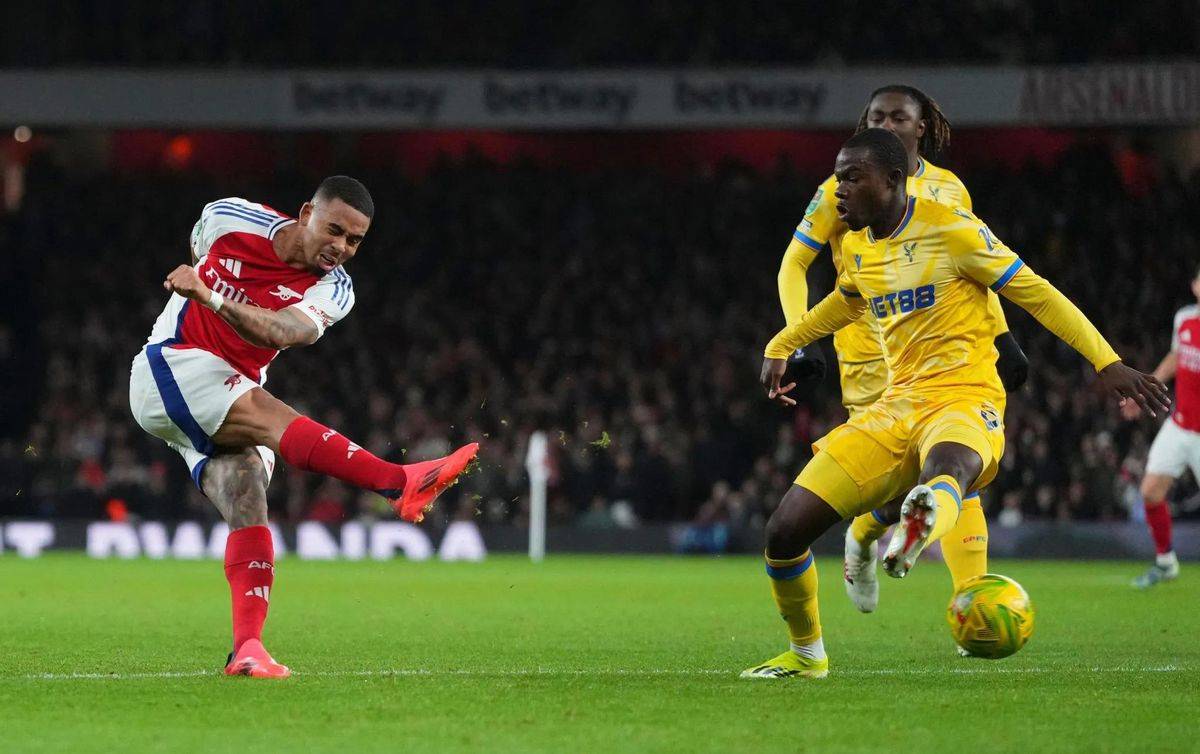 爱游戏官网-英格兰遭遇挑战，卫冕冠军艰难取胜的简单介绍