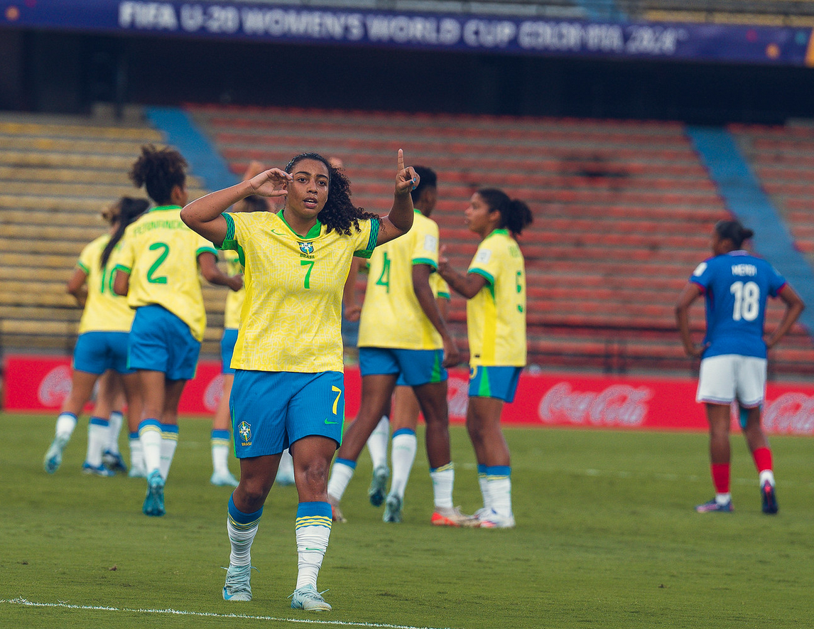 爱游戏网页版登录入口-巴西女足队员助攻得分，帮助球队获胜