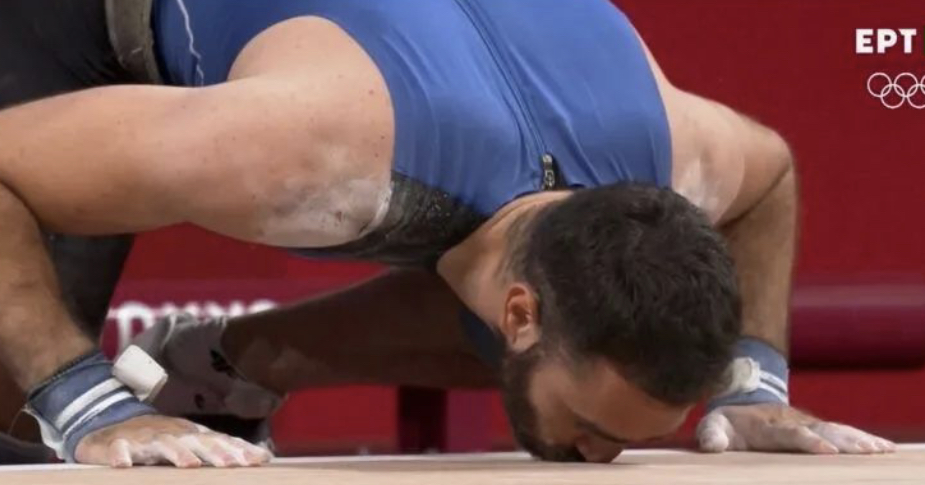 希腊选手在举重比赛中夺得金牌 希腊选手在举重比赛中夺得金牌