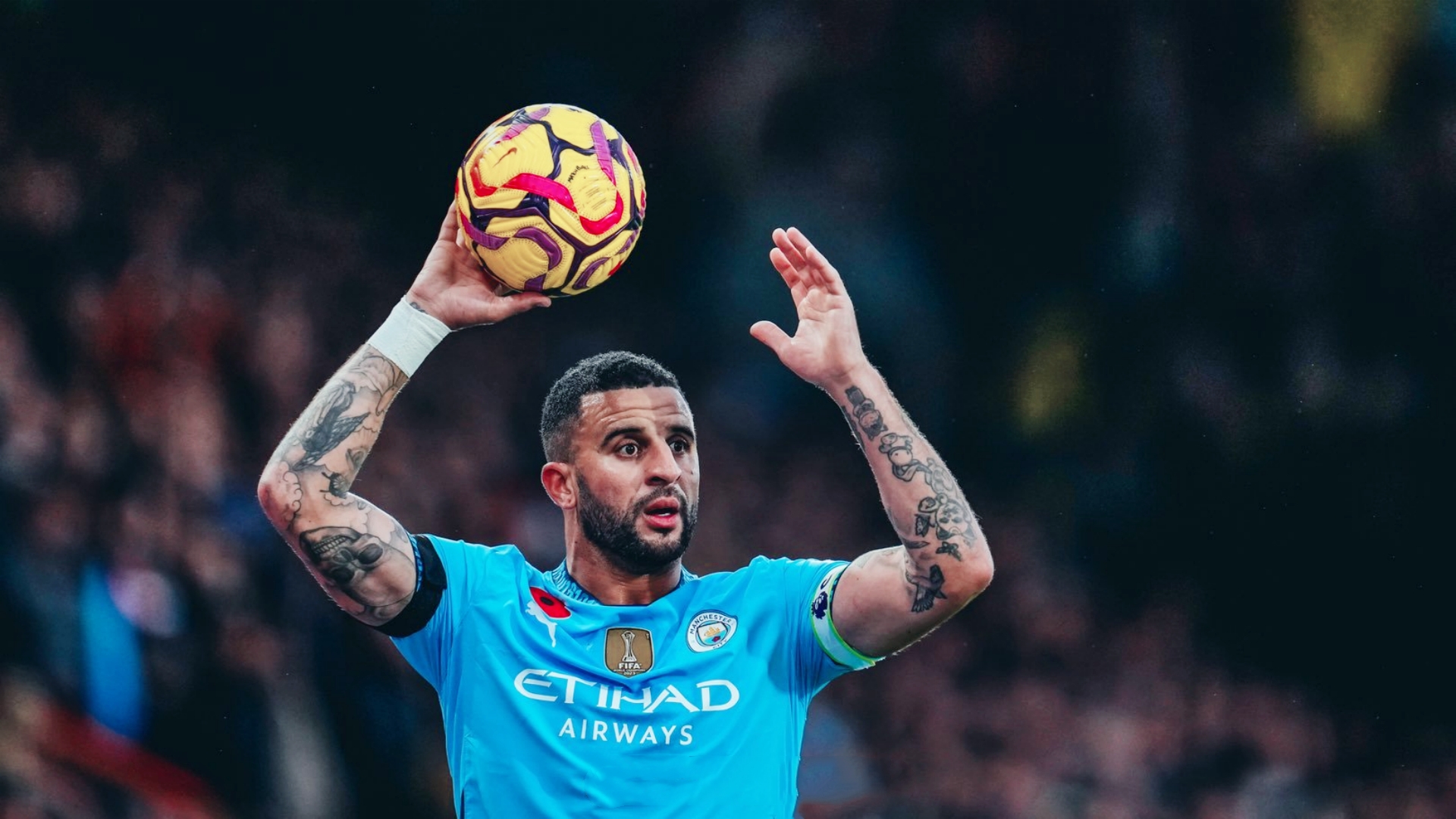 爱游戏在线登录-曼城后卫沃克首发抢眼，团队配合反击逆袭的简单介绍