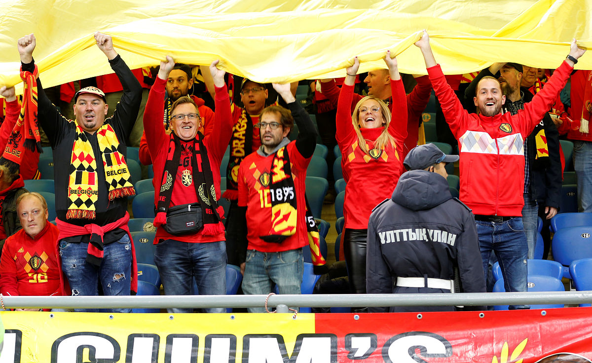 爱游戏官网-鹿岛鹿角球迷现场助威，激发球队夺冠斗志