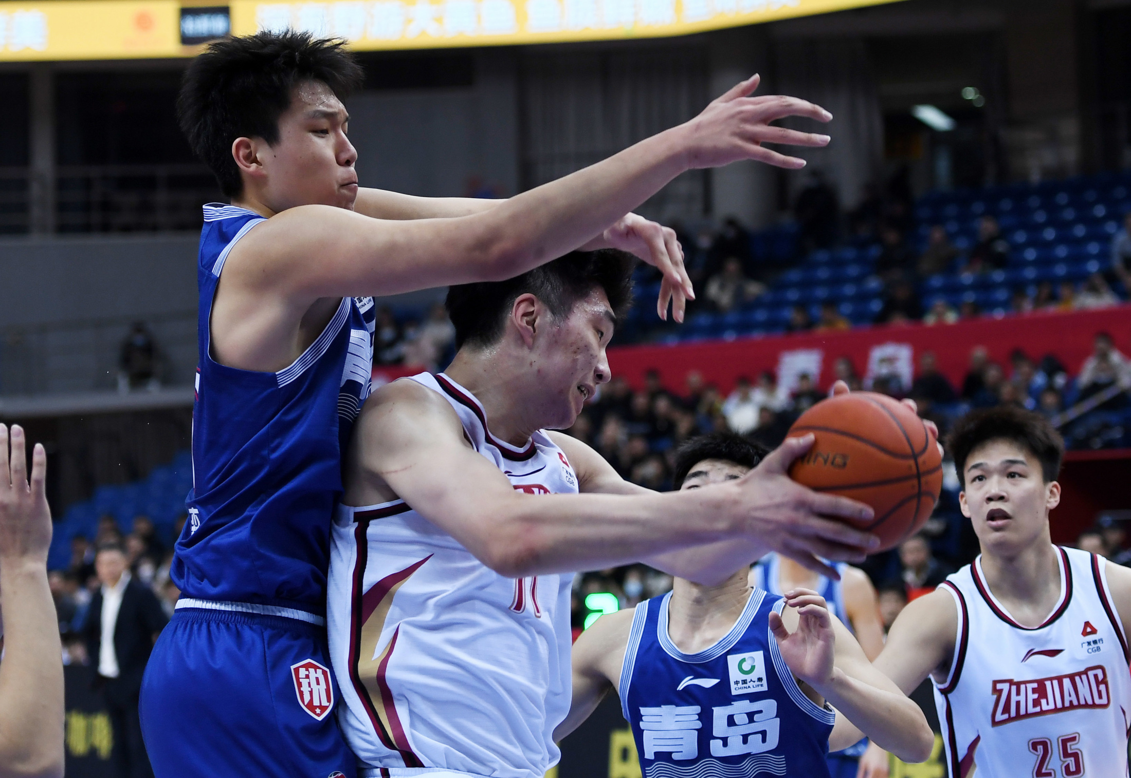 爱游戏登录入口-山东队逆袭胜利，击败了湖北队晋级季后赛