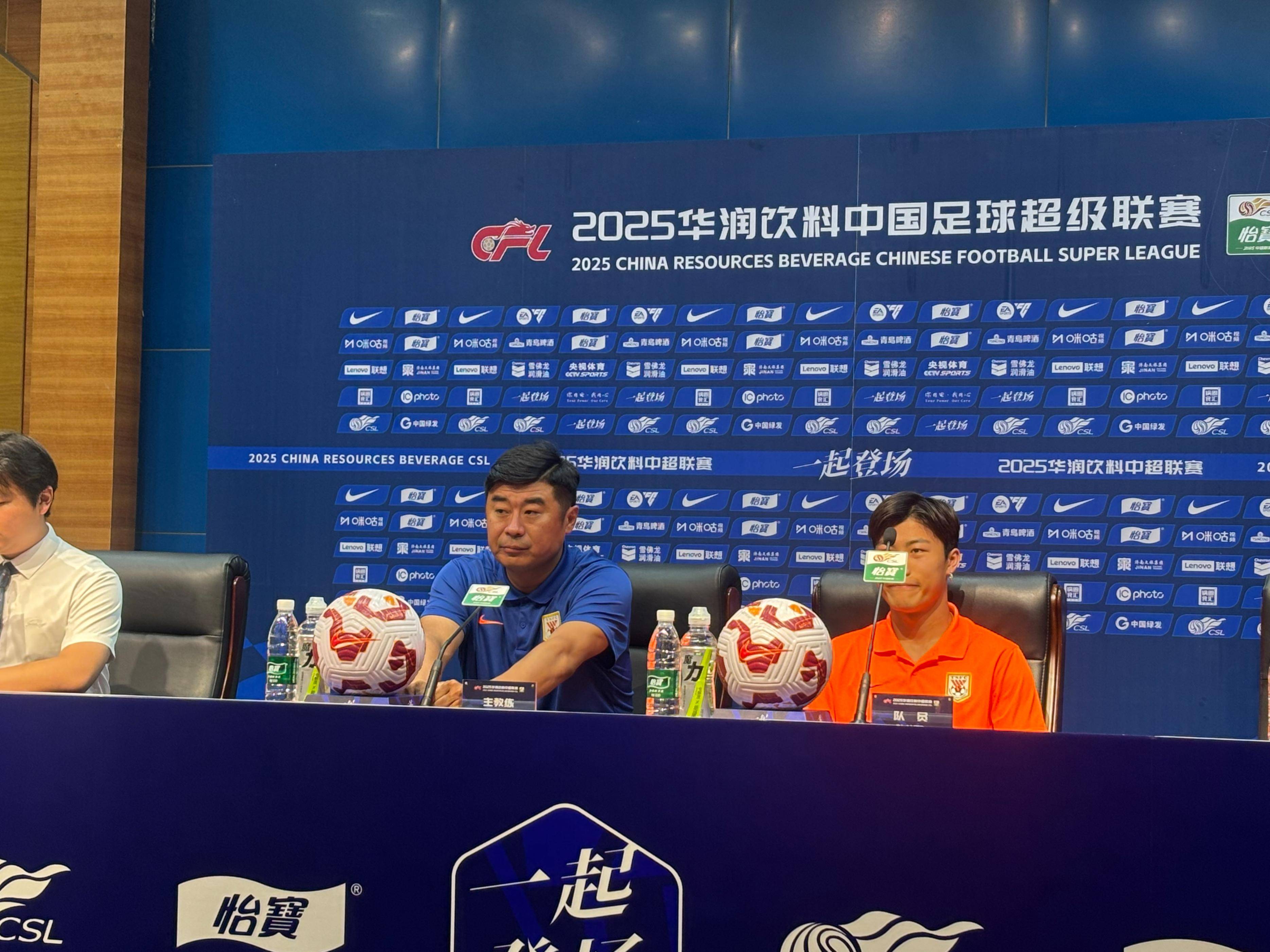 包含外援球员赛场表现不佳，俱乐部高层考虑替代方案的词条