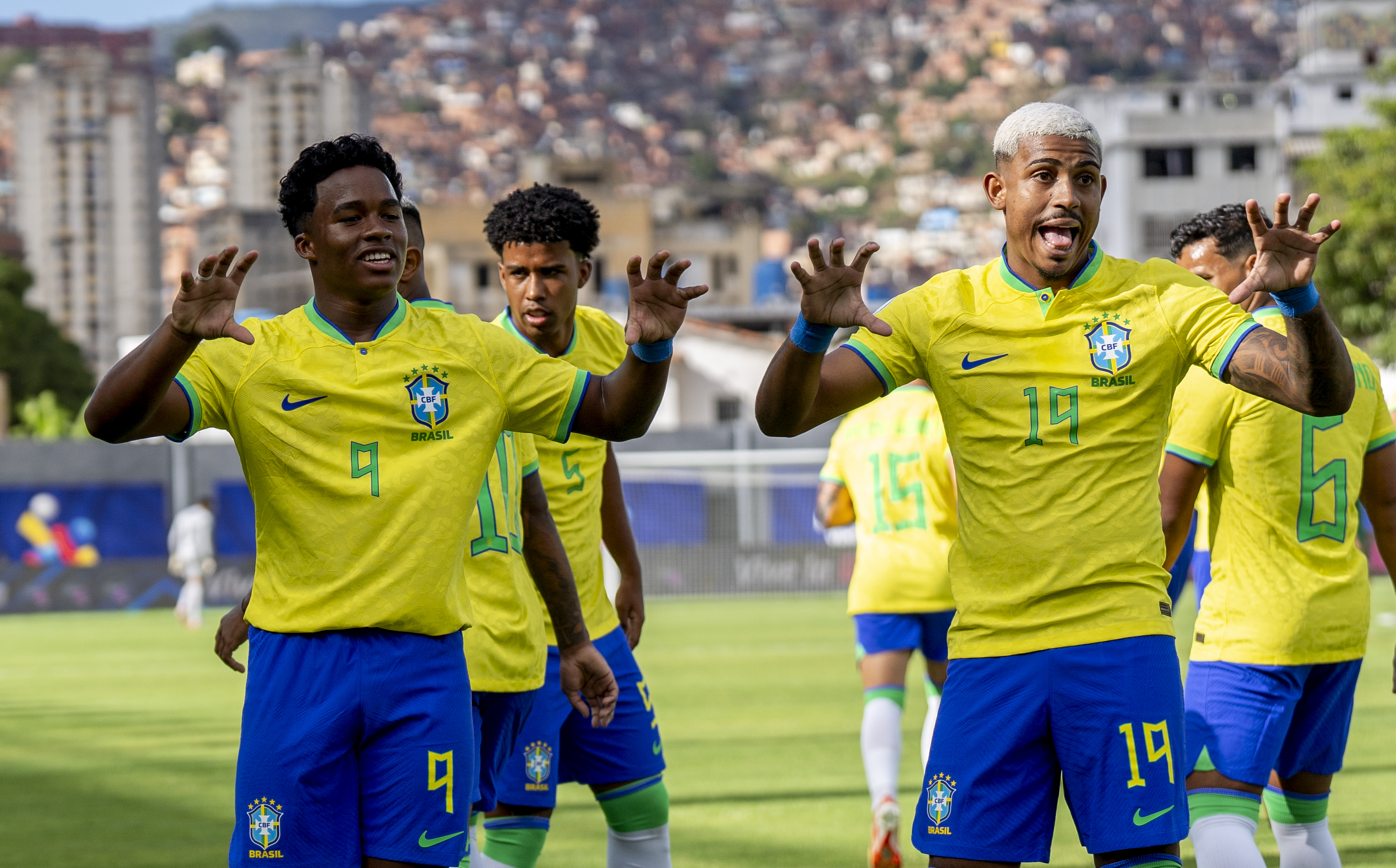 爱游戏官网-巴西女足队员表现抢眼，战胜实力对手