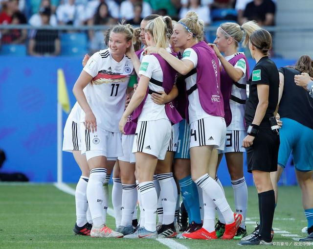 巴西女足队员表现抢眼,战胜实力对手 巴西女足队员表现抢眼,战胜实力对手