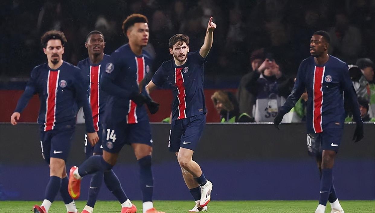 爱游戏官网-巴黎圣日耳曼再次胜利，球队士气高涨