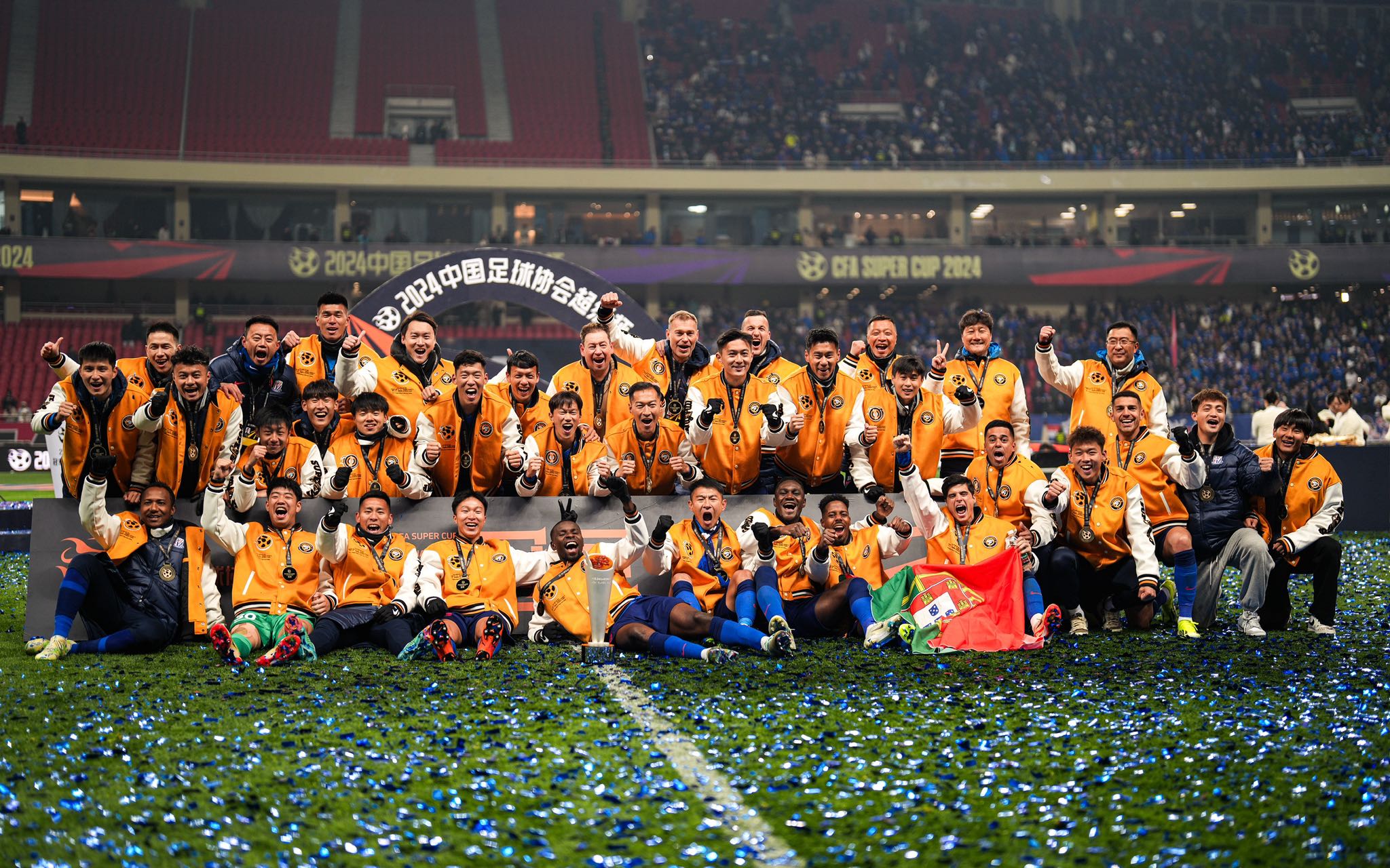 爱游戏在线-上海申花队攻势强劲，击败对手实现胜利