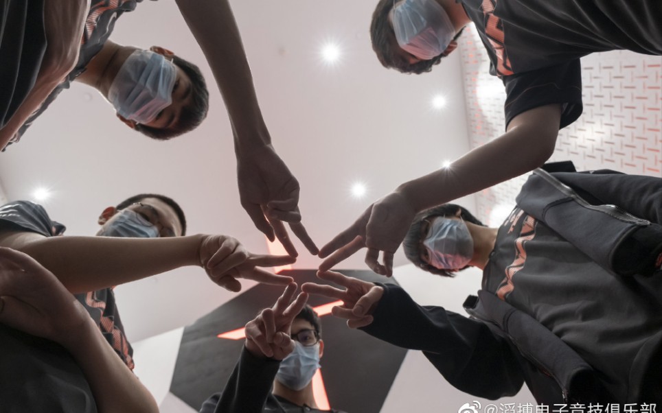 爱游戏网页版-包含热血搏杀！全队无畏困难，一路披荆斩棘的词条