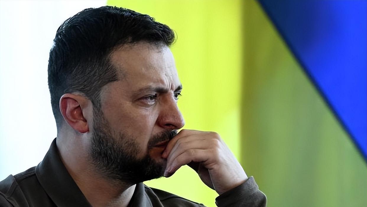 关于足球场上充满戏剧性转折，全民关心焦点的信息