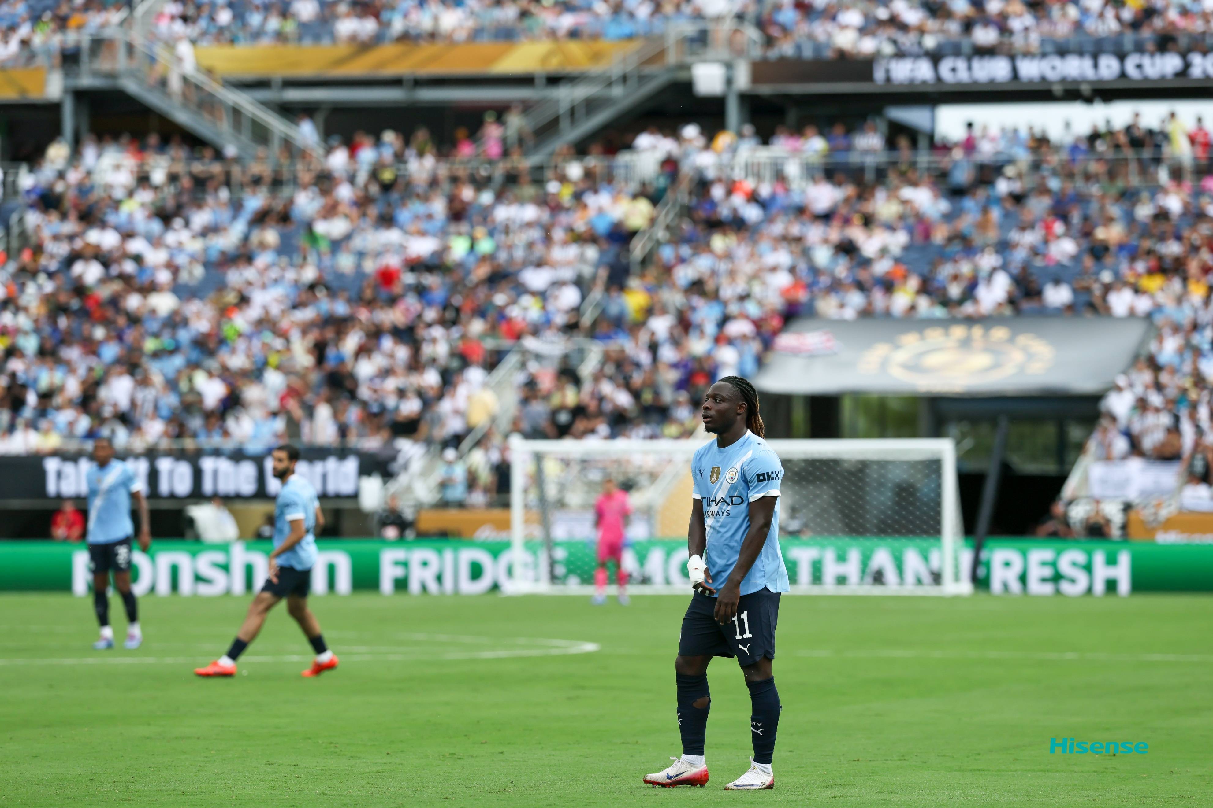 关于曼城三球血洗敌手，锁定欧冠冠军梦想的信息