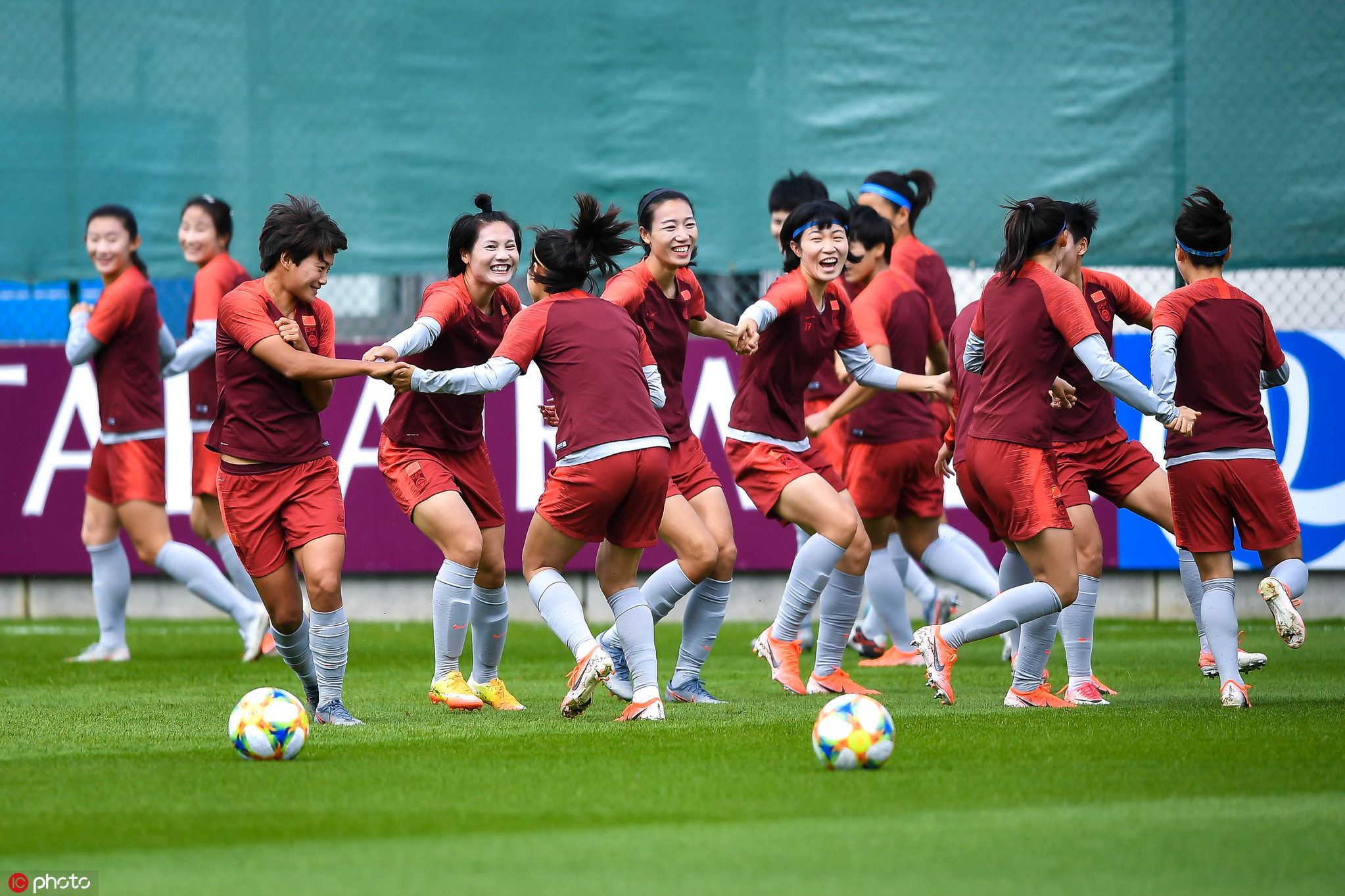 中国女足备战世界杯，训练加紧进行
