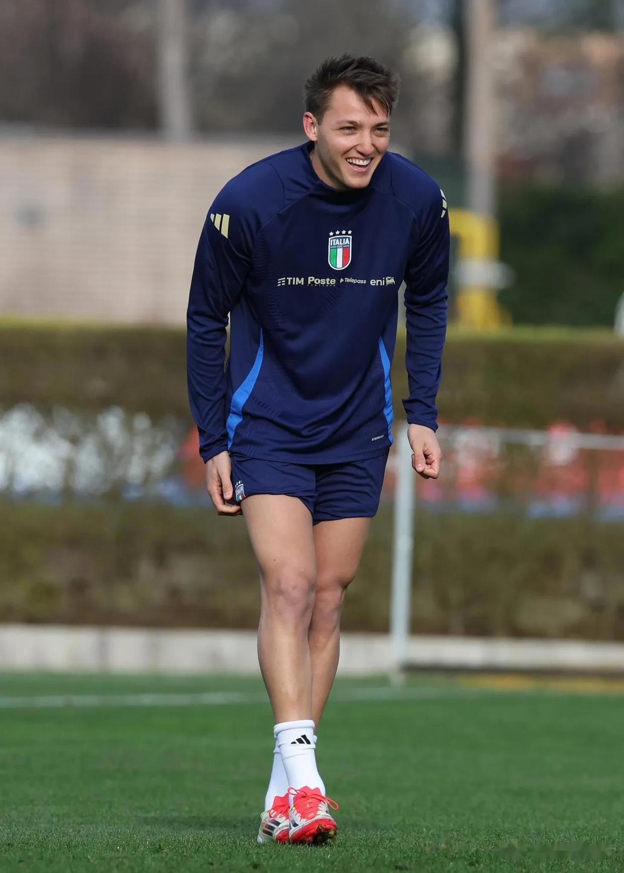 意大利中场控球率有所下降，需加强训练的简单介绍