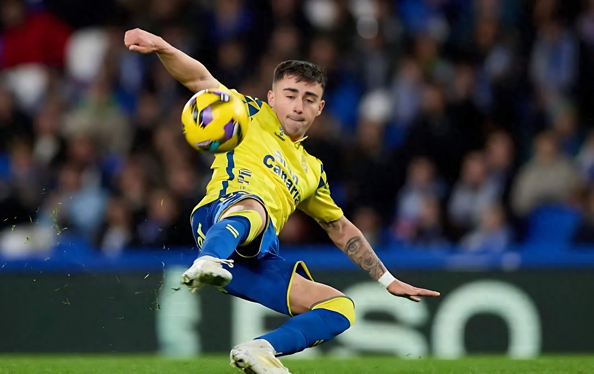 包含比利亚雷亚尔展现出色进攻,轻松胜出的词条 包含比利亚雷亚尔展现出色进攻,轻松胜出的词条