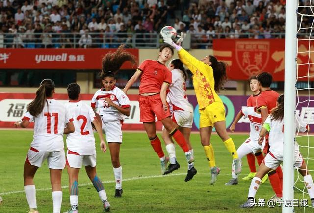 包含中国女足在比赛中展现出强大的团队合作精神的词条