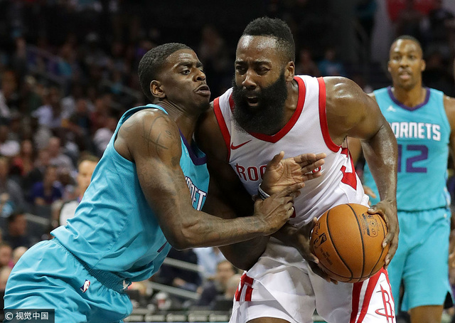 火箭大胜黄蜂,场上气氛燃烧 火箭大胜黄蜂,场上气氛燃烧