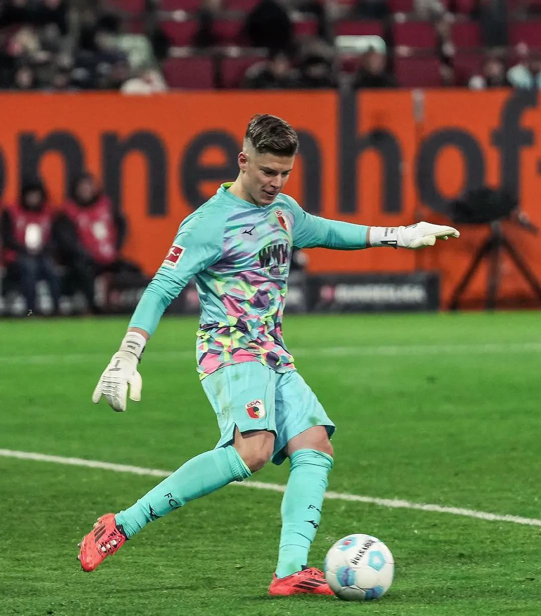 华特福德门将因疑似手球被判罚点球，球队遭遇颠簸的简单介绍