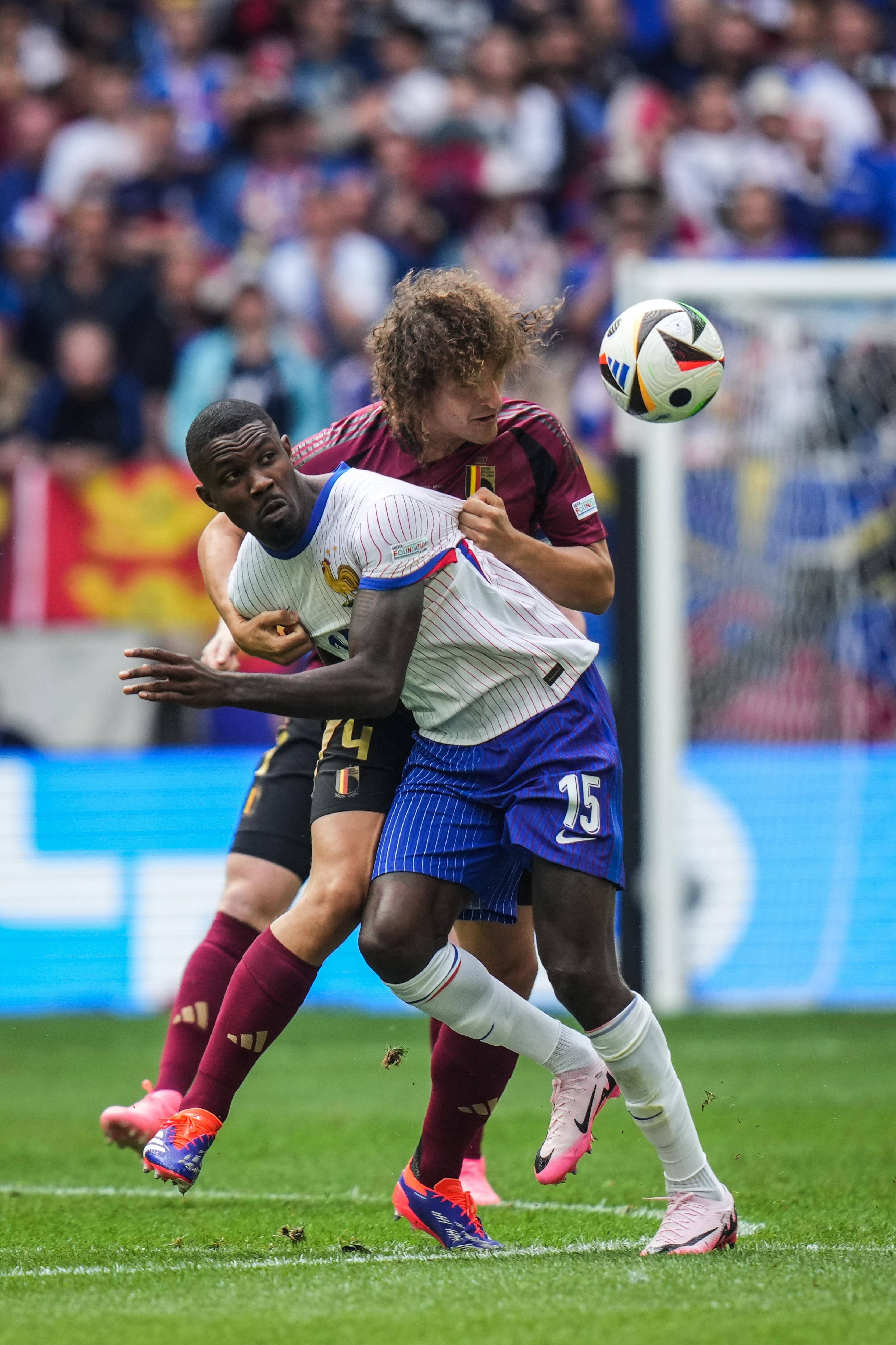 爱游戏入口-欧洲杯资格赛中超乎想象的表现再现