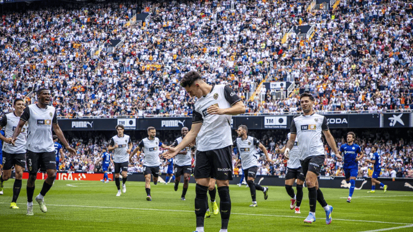 阿拉维斯惊险击败巴伦西亚，豪取三分