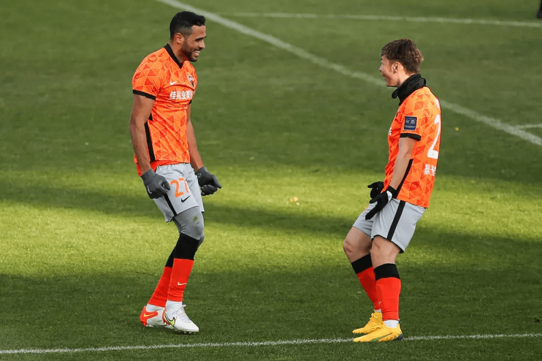 南美洲顶级联赛激战白热化，冠军难分伯仲的简单介绍