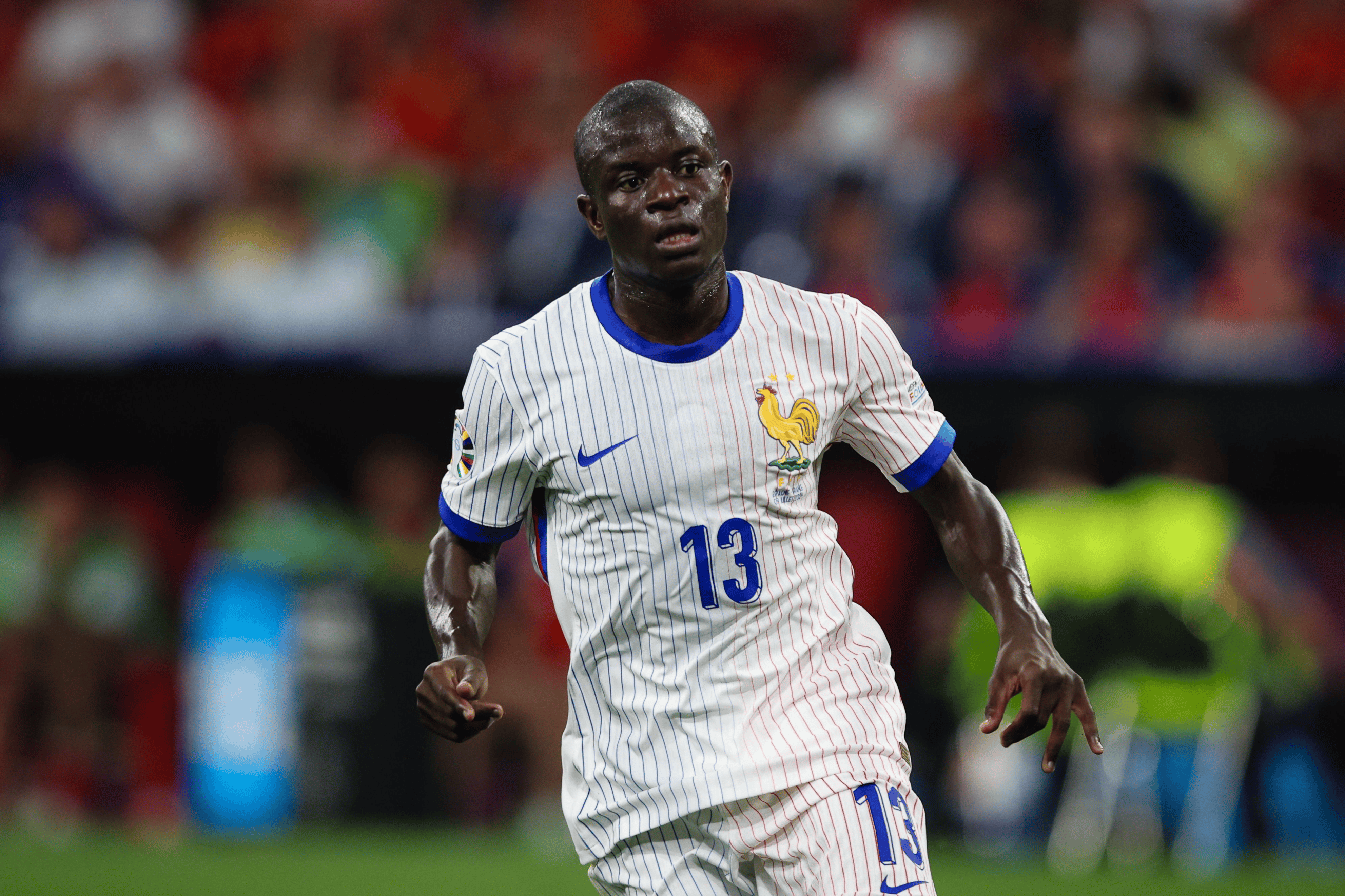 关于足球明星才华横溢，战绩拼搏成就非凡的信息